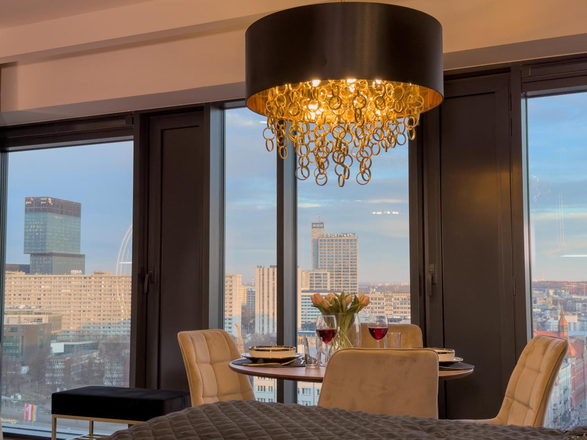 Urban Apartments Golden Royal, Jacuzzi By The Window, Chilled Prosecco, Free Garage 卡托维兹 外观 照片