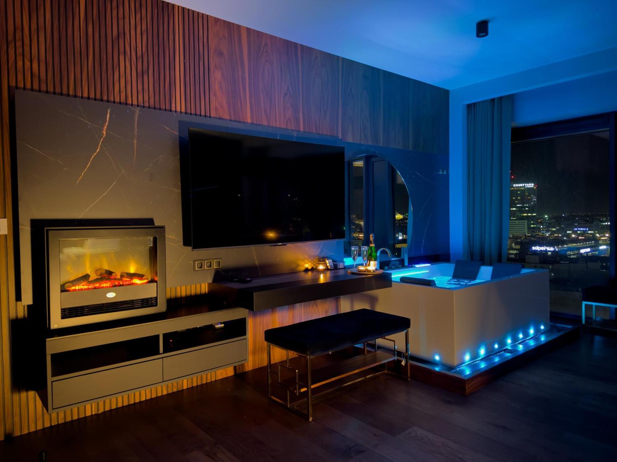 Urban Apartments Golden Royal, Jacuzzi By The Window, Chilled Prosecco, Free Garage 卡托维兹 外观 照片